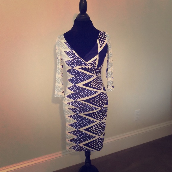 Diane Von Furstenberg Dresses & Skirts - Lovely silk DVF dress